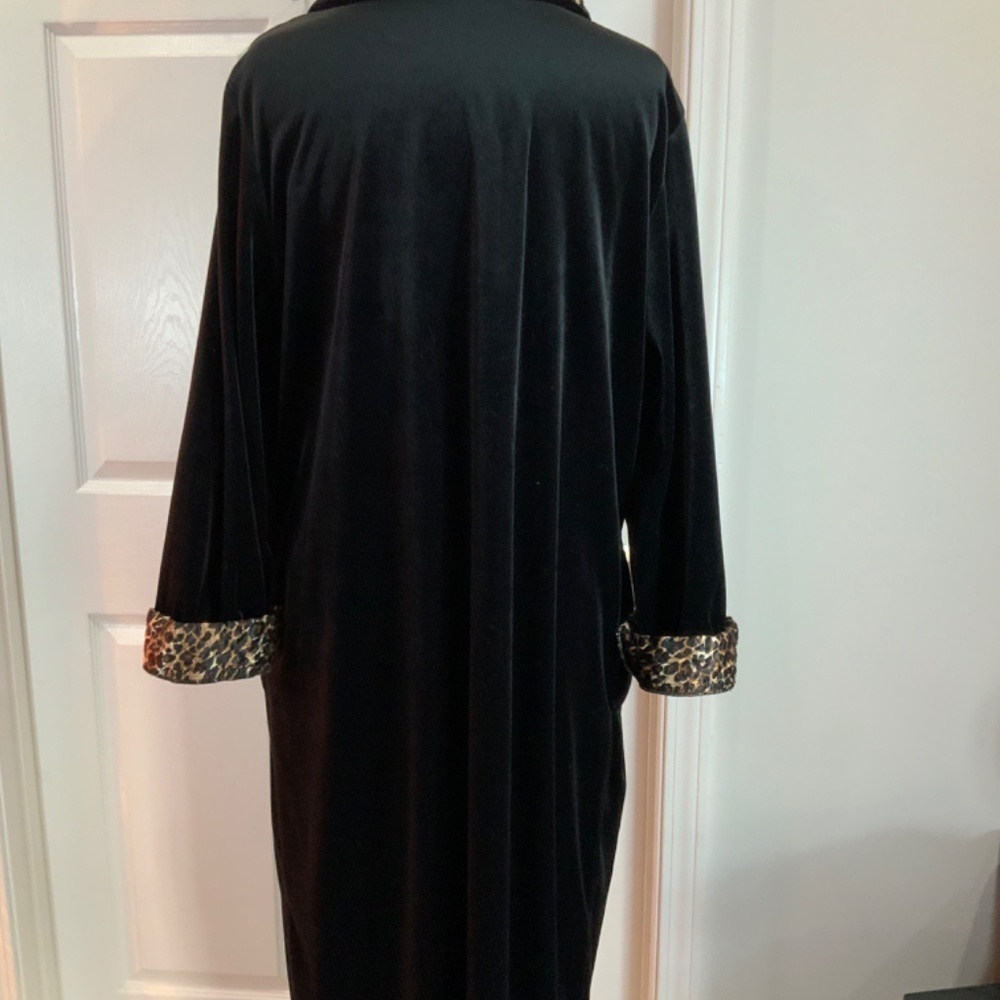 Vintage Black Velvet Leopard Print Details Long Robe Loungewear Size Large - Picture 6 of 11
